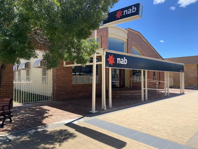 Wee Waa residents struggle with loss of bank branches