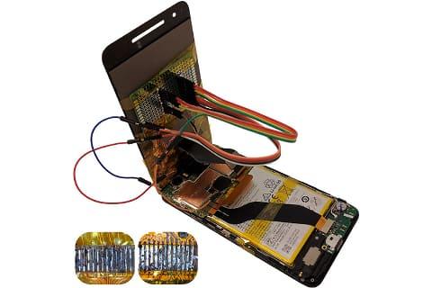 Possibility that hijacking tools can be put in the LCD repair of the cracked smartphone