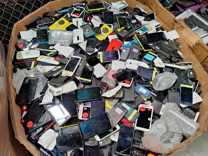 Got old, even broken, gadgets laying around? This website will pay you cash for them