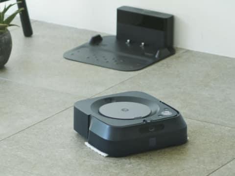 New Roomba and matching color floor cleaning robot "Brava Jet m6"