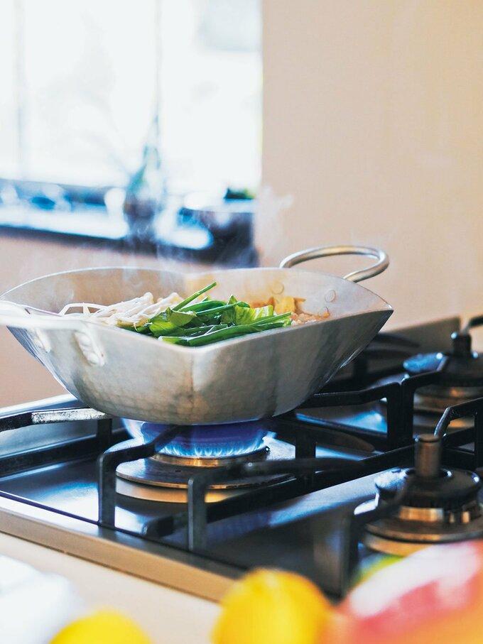 冬の食器洗いを格段にラクにするコツ。料理家・飛田和緒さんの台所術 