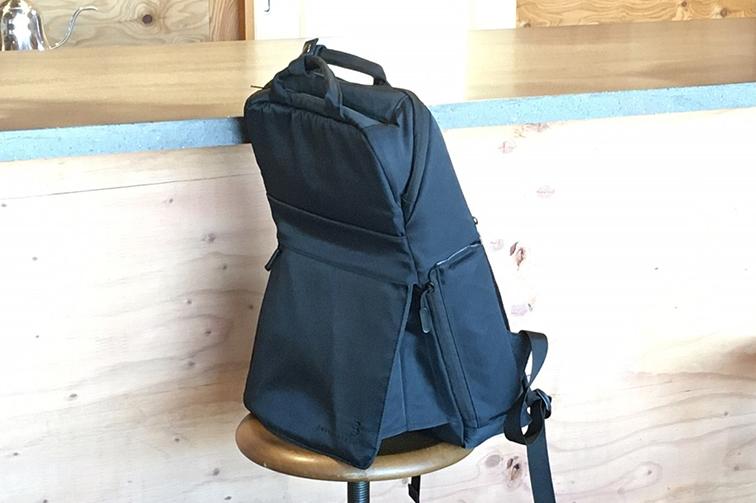 コクヨ「STAND BACK PACK」に感じた、バッグが“自立する”メリット 