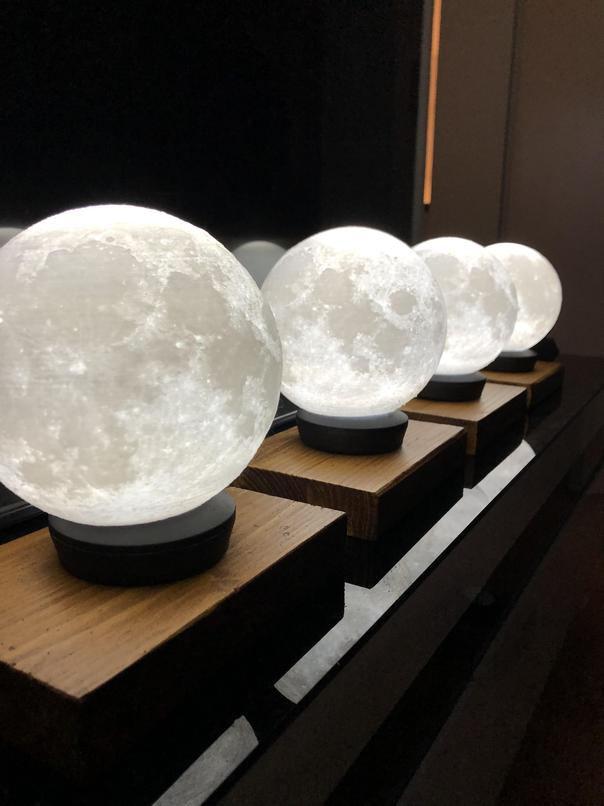 3D Printed Lithographic Moon Lamp 