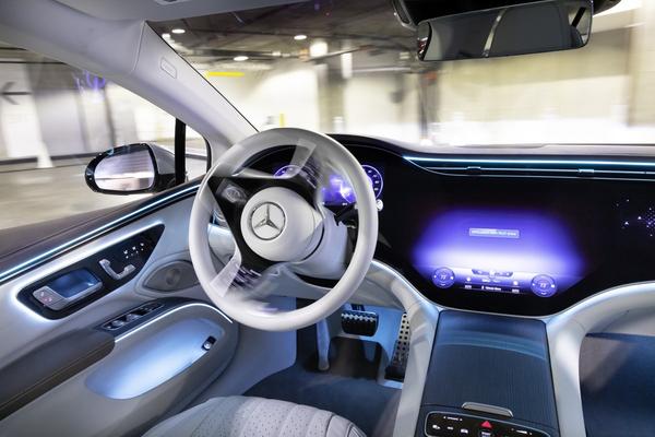 Mercedes-Benz showcases its Intelligent Park Pilot technology in Los Angeles, demonstrating an EQS autonomously valet itself Guides 