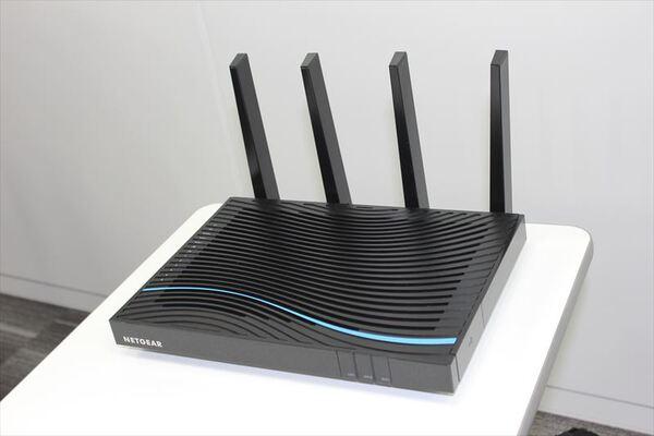 ASCII.jp 中継機いらず!?2166Mbps対応と現状最速な無線LANルーター『Nighthawk X8 R8500』現る