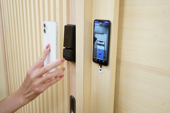 The smart lock "Conference Room Reservation System" is now on sale.Compatible with reservations, unlocking, and web meeting booths with smartphones