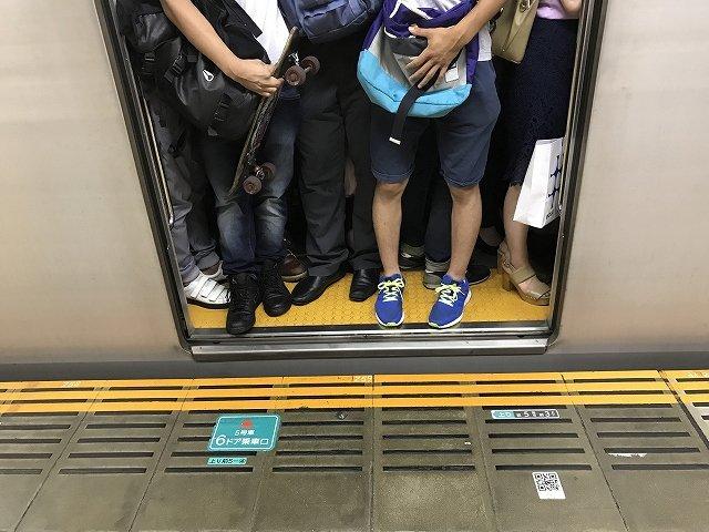 With the appearance of a student group, to change the rattling train of commuters into "hell" to "hell"?Dissatisfaction of commuters to students who do not know manners