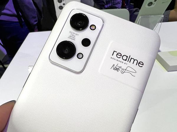 深澤直人氏デザインの「realme GT 2」は紙のような質感のスマホ 