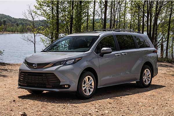 Test drive: The 2022 Toyota Sienna Woodland is the monster truck of minivans