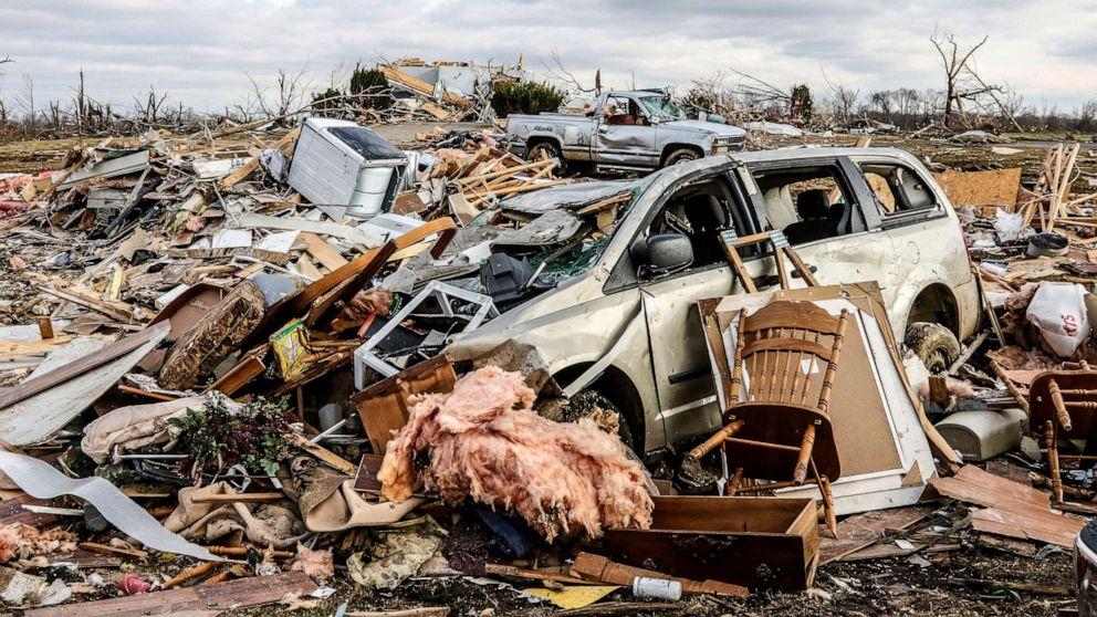 Kentucky tornadoes update: 70 or more dead, latest on damage | Lexington Herald Leader ‘One of the toughest nights in Kentucky history.’ 70 or more feared dead in tornadoes 