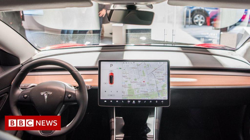 screenrant.com Tesla Begins Monitoring Driver Attentiveness With In-Car Camera