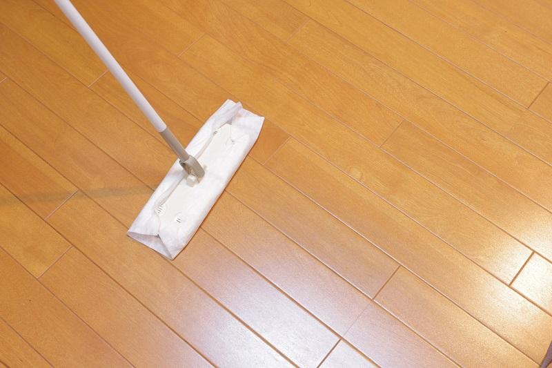 Using a "dry sheet" only on the floor is a surprising usage that makes it very useful for damaged cleaning