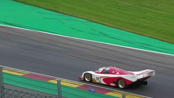 Une rarissime Porsche 962C termine en miettes sur le circuit de Spa 