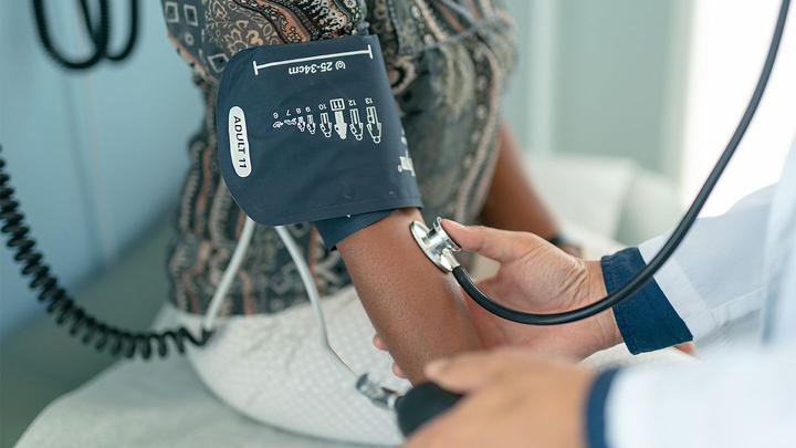 High Blood Pressure in Early Adulthood Tied to Middle-Aged Brain Dysfunction 