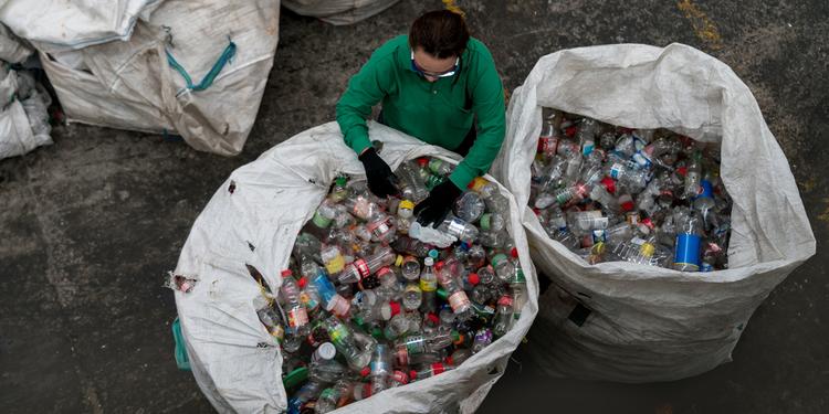 The secret to longer-lasting clothes will also reduce plastic pollution 
