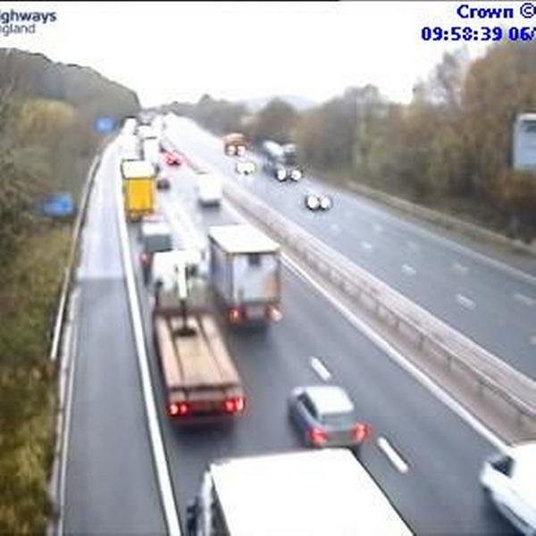 M4 crash leaves motorway closed to traffic for 12 hours between Hungerford and Swindon 