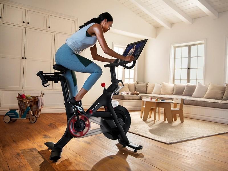 Fitness App Face-Off: Apple Fitness+ vs. Peloton 