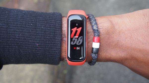 Galaxy Fit 2 Fitness Band Gets Surprise Update With New Features 