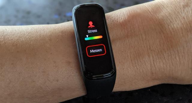 Galaxy Fit2 Is Back! – Here Are Reasons Why Everyone Should Own a Fitness Tracker 