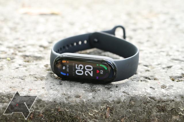 www.androidpolice.com Xiaomi Mi Band 7 might include a larger, always-on display and new power saving features
