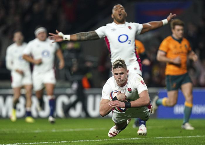 England 32 Australia 15 LIVE REACTION: Steward and Blamire with tries as Jones’ side BEAT Aussies at Twickenham 