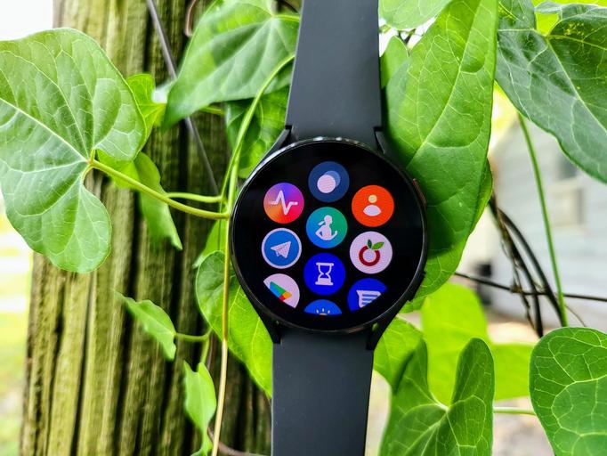Samsung now lets you use the Galaxy Watch 4 as a walkie talkie 