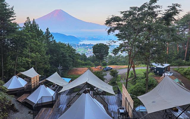 Nature at the foot of Mt. Fuji, Lake Kawaguchi 