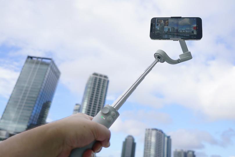 Stretchable smartphone gimbal that is strong for selfies: DJI OM 5