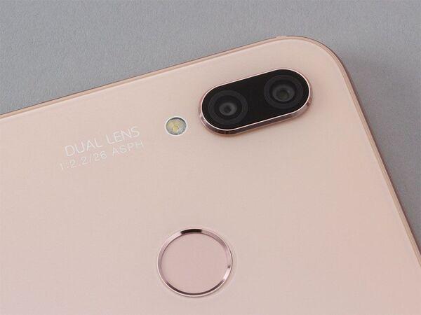 HUAWEI 一眼カメラのような写真が撮れるスマホ！ au「HUAWEI P20 lite」レビュー