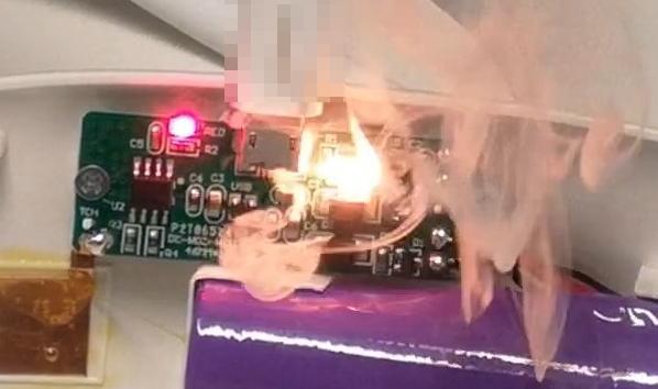 なにそれ…急速充電アダプターをハックしてスマホを発火させてしまう手法に警告！ 