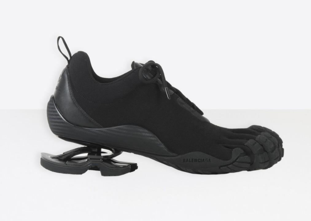 Balenciaga, make 5 finger shoes with suspension on the heel