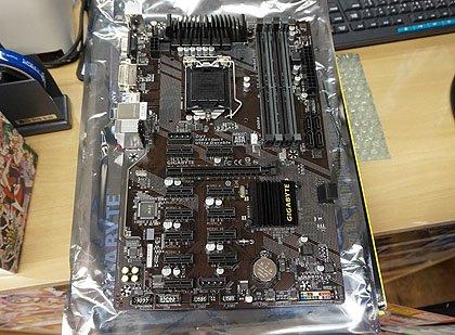 Mother "GA-B250-FinTech" with 12 PCIe slots is released, made by GIGABYTE