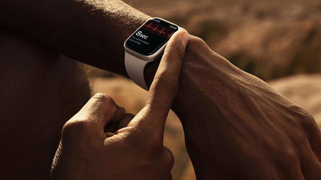 12 Best Fitness Trackers & Monitors To Buy In 2022 