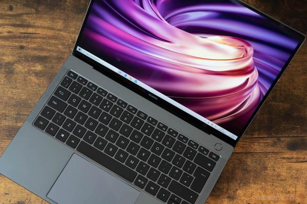 HuaweiのMateBook X Proは一部スペックでMacを上回る？ 