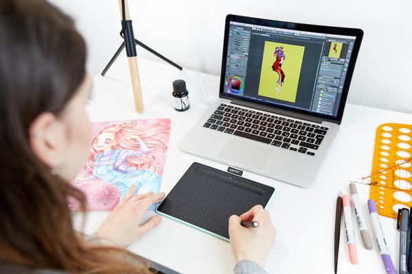 ワコムがWacom Intuos Medium ベーシックを発売—よりシンプルでコンパクトなデザインに、進化した新しい専用ペンも付属