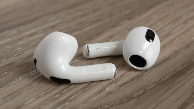 新AirPods、フィット感も音もめちゃ良いし、MagSafeは正義 