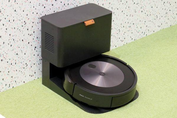 "Rumba J7+" is a robot vacuum cleaner suitable for Japanese housing