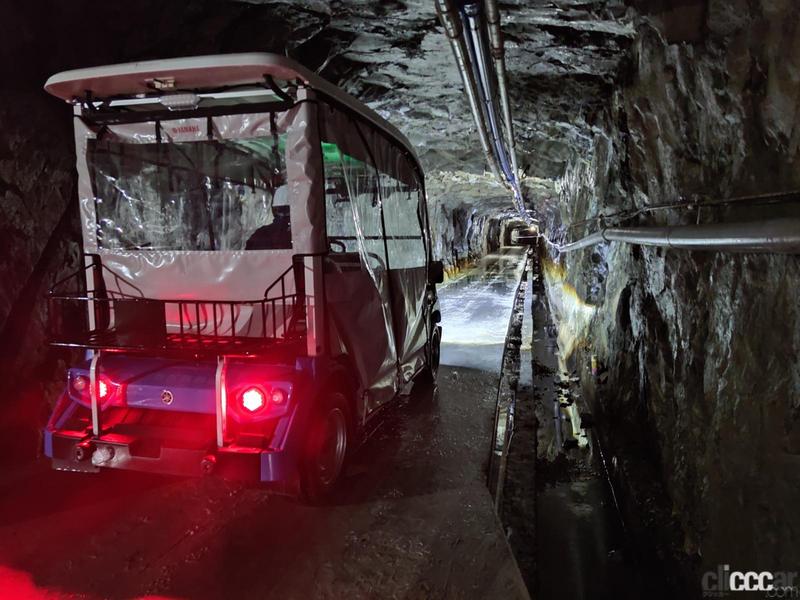 ヤマハ発動機の電動ランドカーが活躍する釜石鉱山の坑道見学