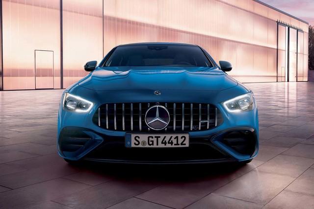  改良型「メルセデスAMG GT 4ドアクーペ」が上陸 