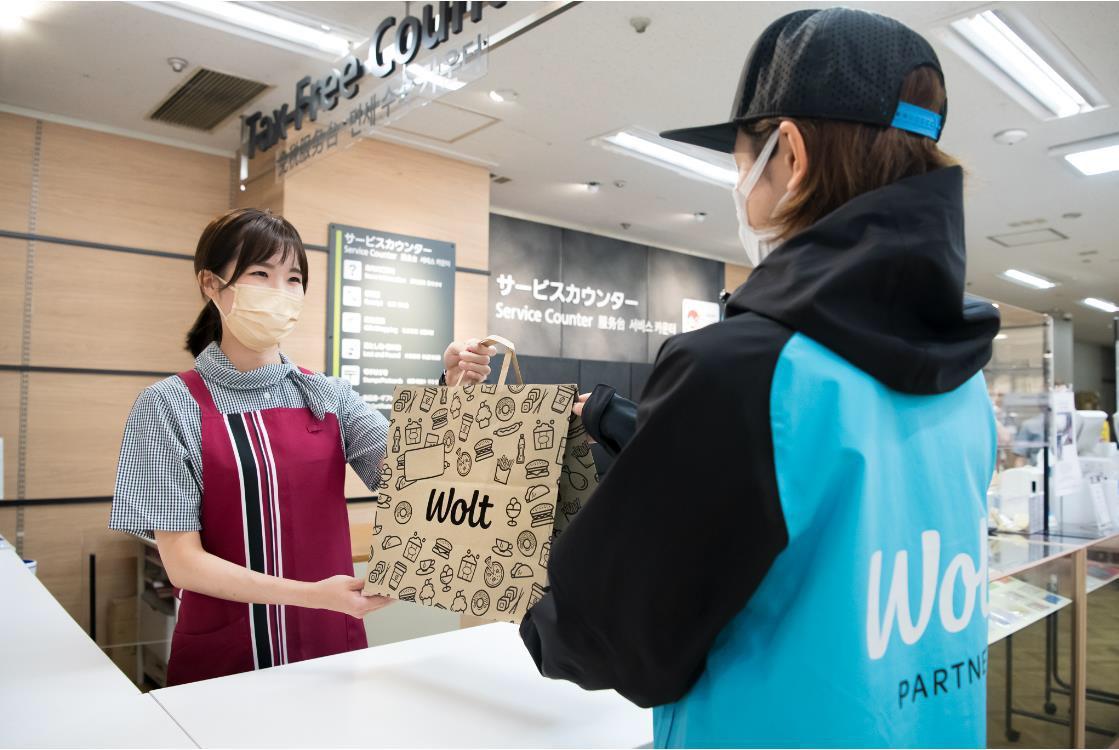 Unmanned stores, food delivery, business reform What is AEON Kyushu's DX that promotes 