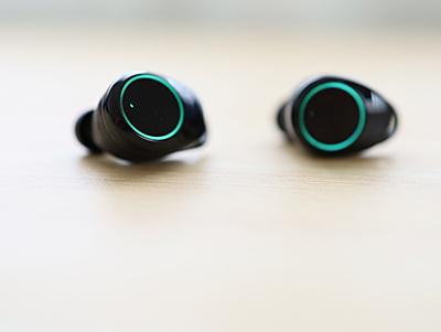 Completely wireless earphones, 950 in 3 months How to prevent them from falling on the railroad tracks? -BCN+R