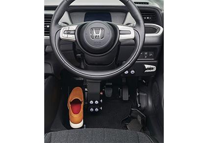 「FIT e:HEV」用に足動運転補助装置「Honda・フランツシステム」を発売
