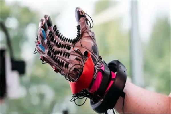 With a "magic glove" .. "dead" strengthens the presence of its users in the virtual worldToday's electronic news portal