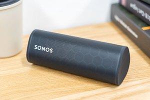  přenosný inteligentní reproduktor „Sonos Roam“ má vysoký stupeň dokonalosti.“ title=