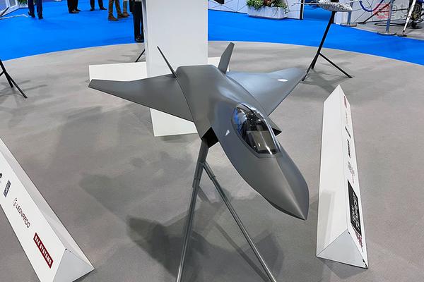 イギリス将来戦闘機「テンペスト」DSEI出展ブースで日の丸を掲揚 BAE