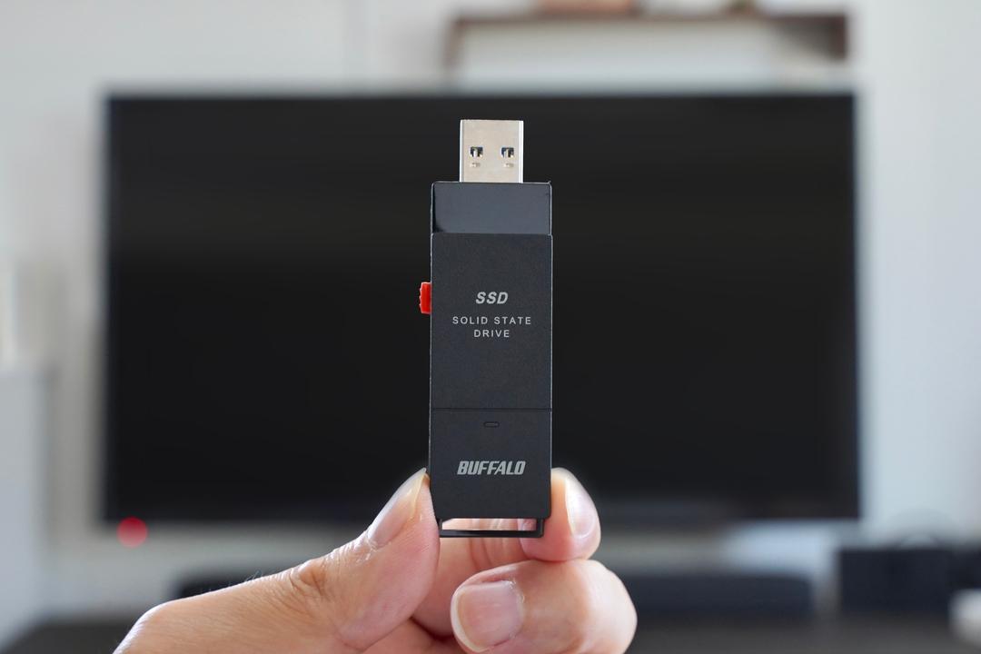 電源不要で挿すだけ！ バッファローのスティックSSDならTVをサクッと録画対応にできる