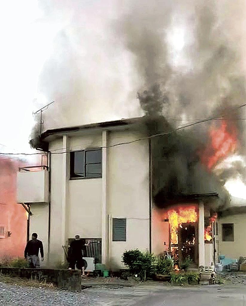  火が出た住宅から救助された85歳女性　病院で死亡確認　静岡・沼津市  