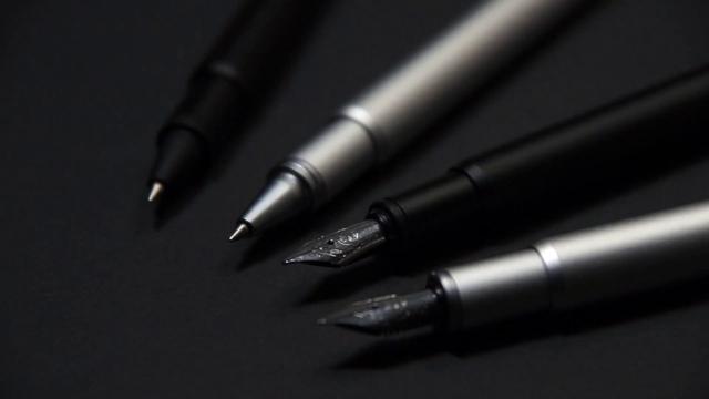 
 世界初の両面書けるペン先！ボールペンに切り替え可能な万年筆「PREMAD PEN」