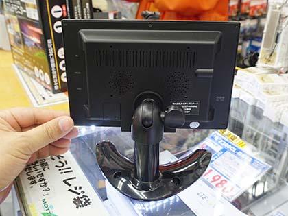 ヘッドレストに装着できる7型液晶が発売、PCのサブディスプレイにも好適 