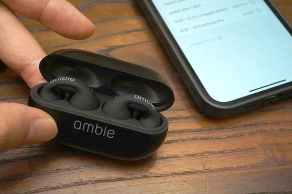 ambieのイヤーカフ型完全ワイヤレスは抜群の快適さ！気になる音質と音漏れをチェック 